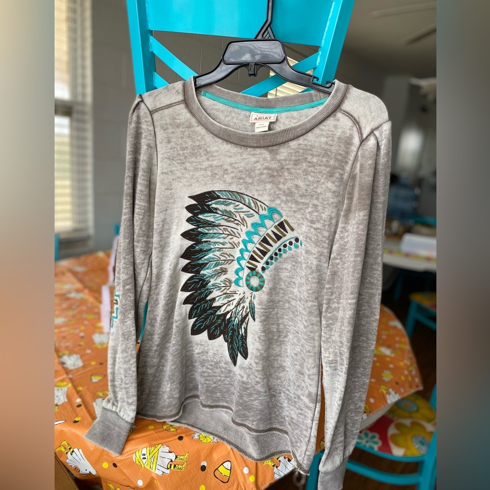 Ariat gray top.